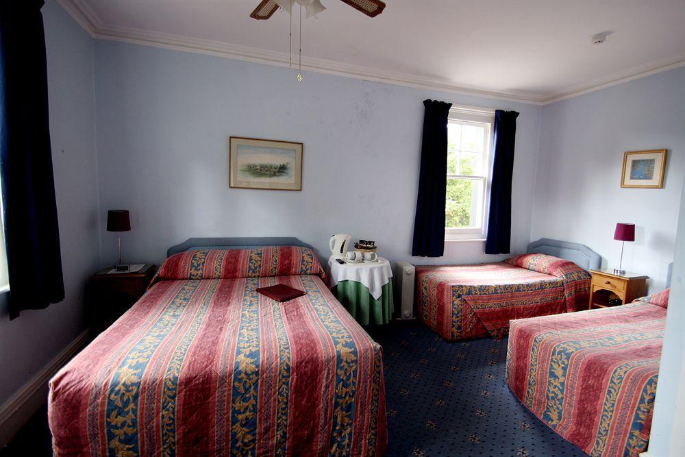 Gatwick Castle B&B Horley Exterior foto